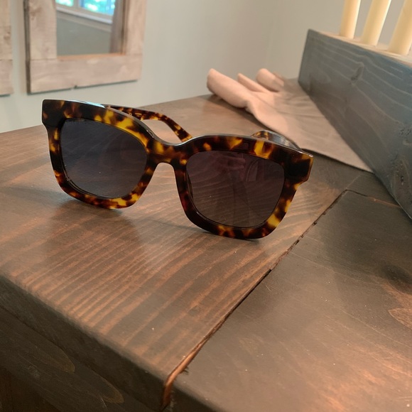 DIFF Women’s Carson Sunglasses - Picture 2 of 3